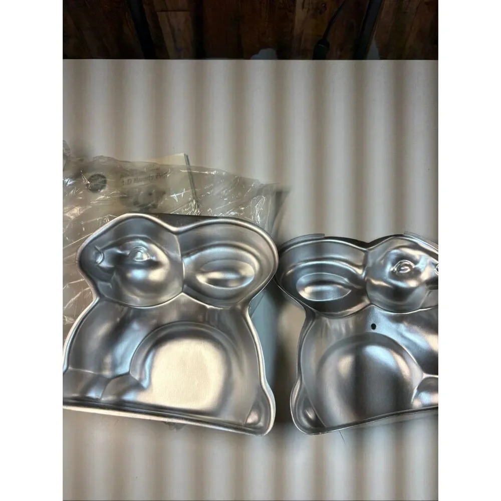 Wilton 3-D Bunny Cake Pan vintage